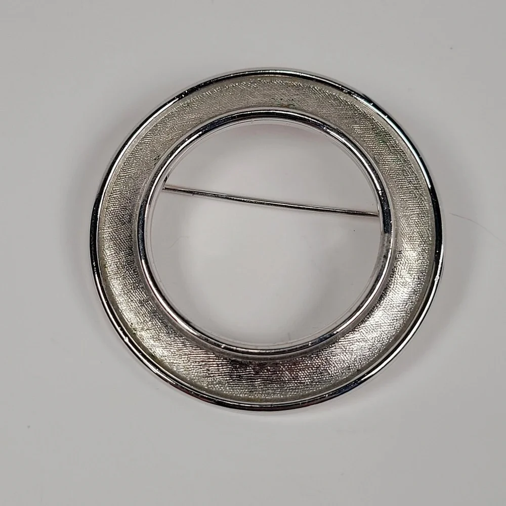 Vintage Crown Trifari Round Circle Brooch Pin Silver Tone Textured Jewelry